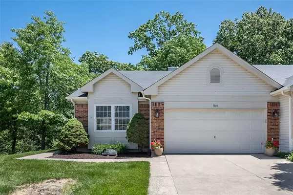7206 Geneva Manor CT, Oakville, MO 63129