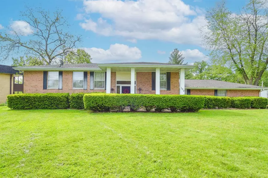100 Hollandia DR, Fairview Heights, IL 62208