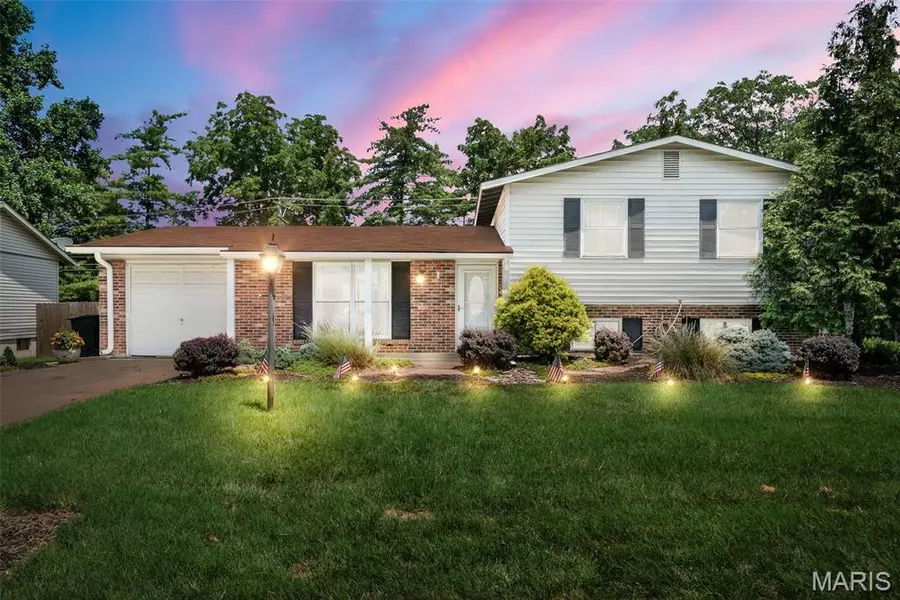 3 Country Hill RD, St Peters, MO 63376