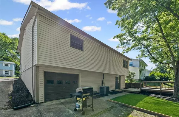 Godfrey, IL 62035,361 Hand DR