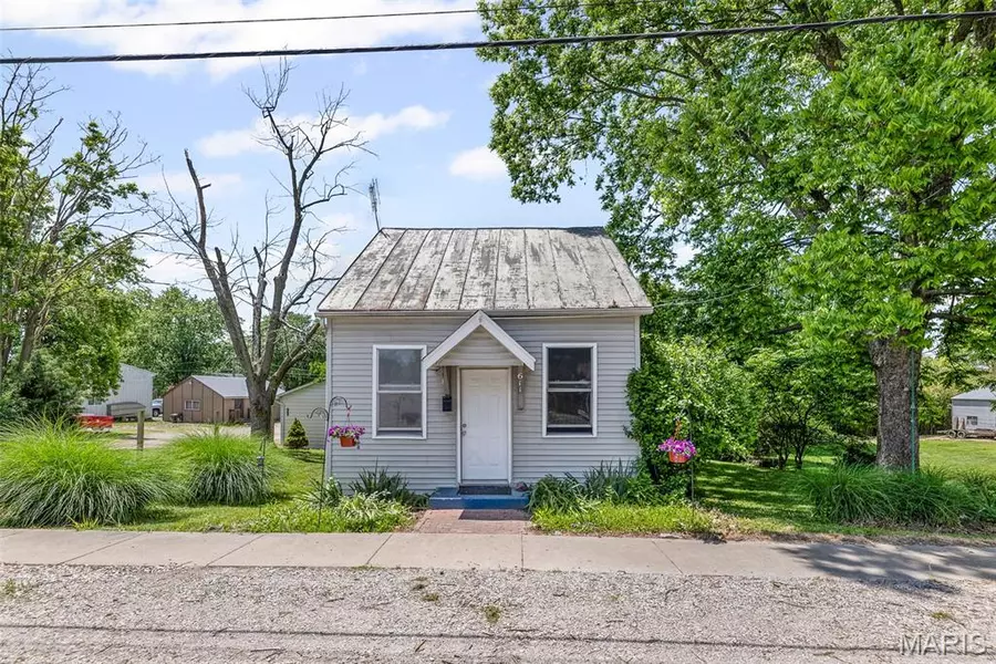 611 S Market ST, Waterloo, IL 62298
