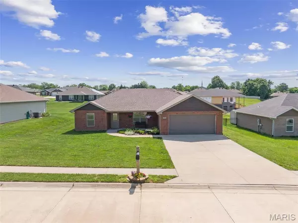 310 Davis DR, Holts Summit, MO 65043
