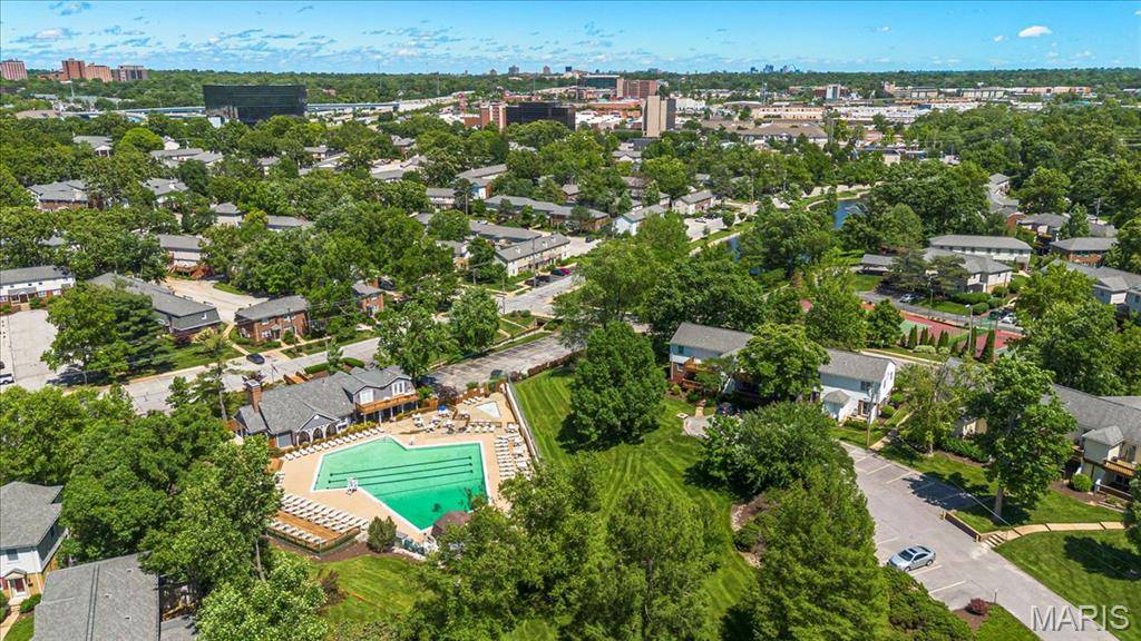 1721 Blue Jay CV, St Louis, MO 63144