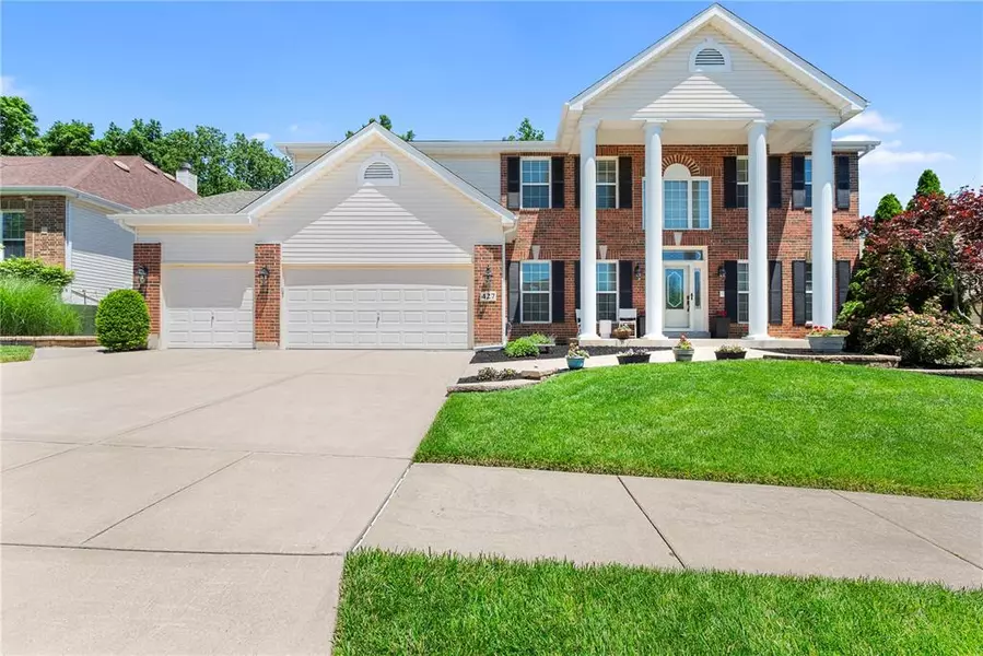 427 Scenic DR, St Peters, MO 63376