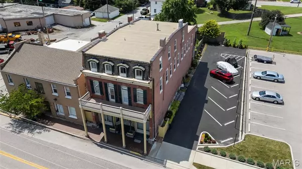 1107 N 2nd ST, St Charles, MO 63301