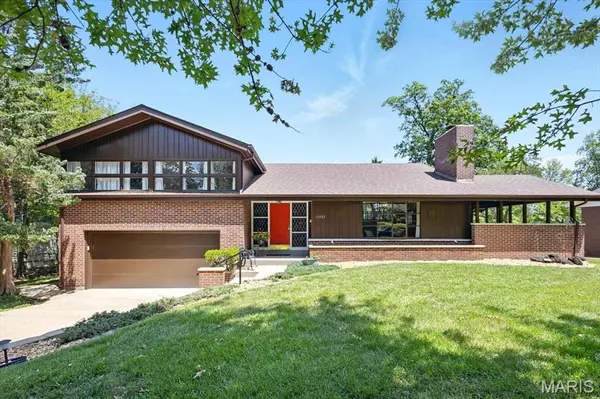 10223 Whitlock DR, St Louis, MO 63114