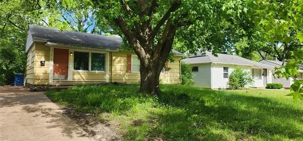 9744 Medford DR, St Louis, MO 63136