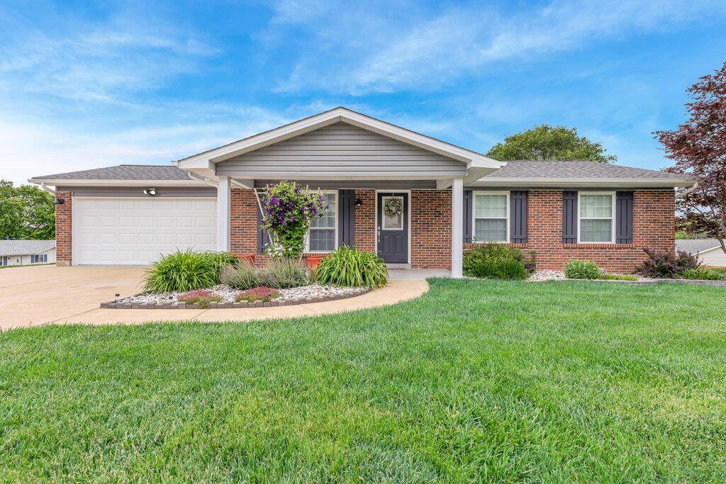 1354 Nutmeg DR, St Charles, MO 63303