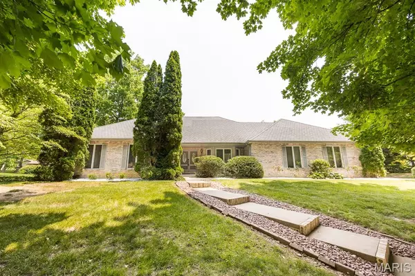 105 Pineywoods DR, Swansea, IL 62226