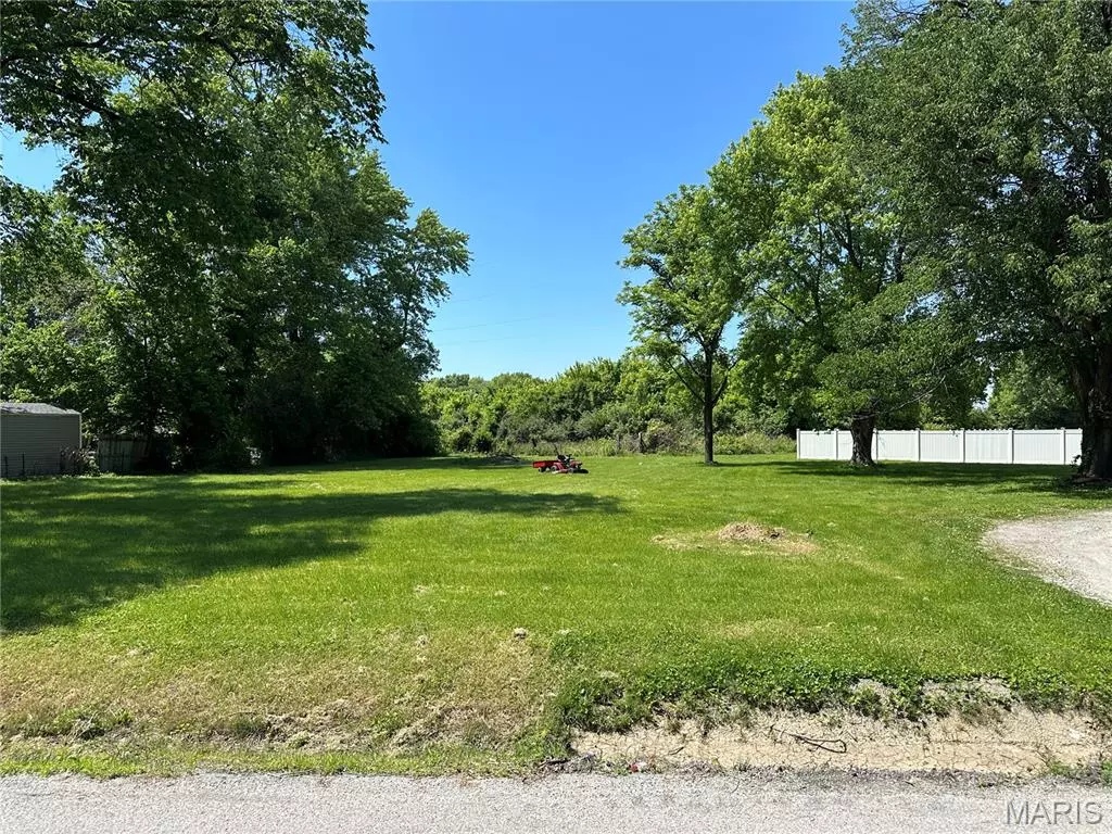 Belleville, IL 62223,305 Bernard DR