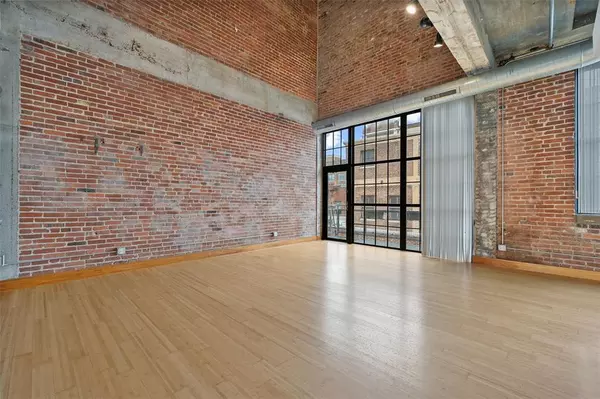 St Louis, MO 63103,2201 Locust ST #401