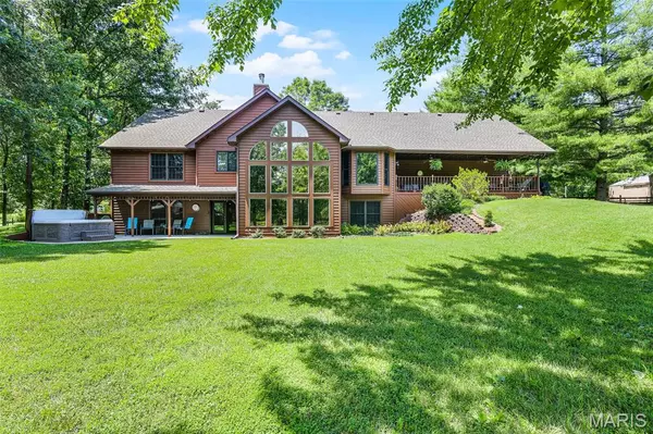 Edwardsville, IL 62025,8825 Rosewood Hills DR