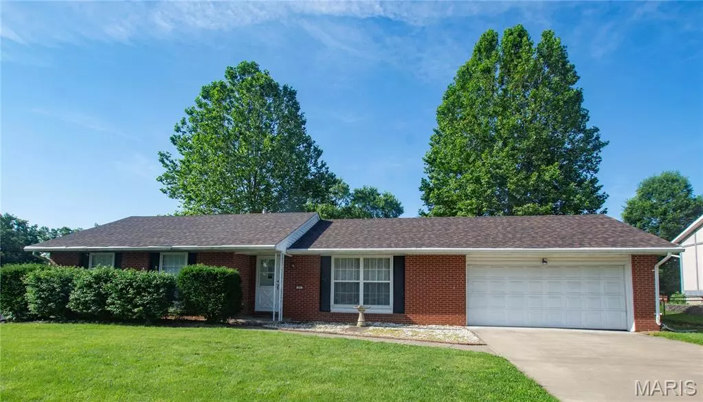 321 Neptune LN, Godfrey, IL 62035