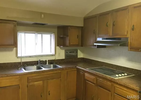 St Louis, MO 63121,7700 Horatio DR