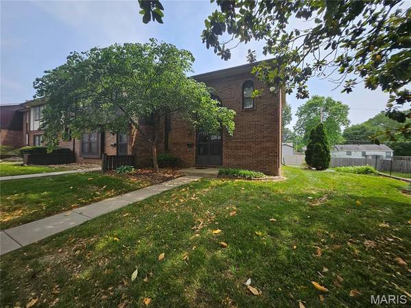 1229 N 17th ST #8, Belleville, IL 62226