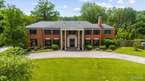 14 Hacienda DR, St Louis, MO 63124