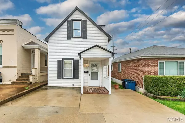 944 Regina AVE, St Louis, MO 63125