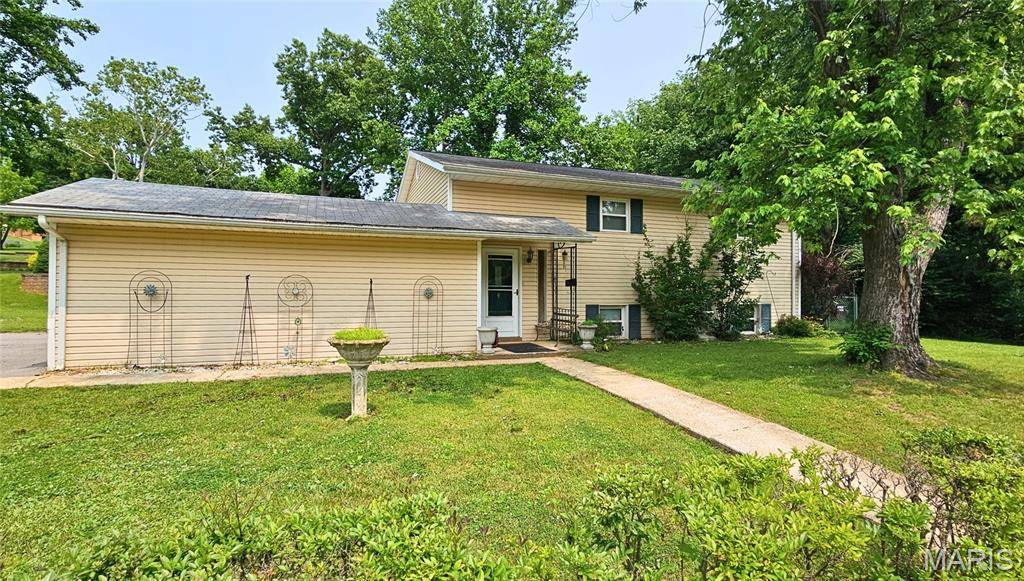 706 Edgewood LN, Festus, MO 63028