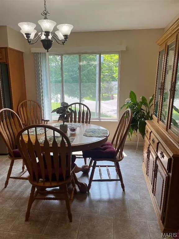 Godfrey, IL 62035,5001 Kingsmire DR