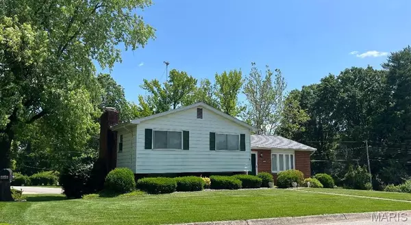 Godfrey, IL 62035,5001 Kingsmire DR