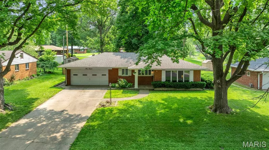 312 Longview DR, Belleville, IL 62223