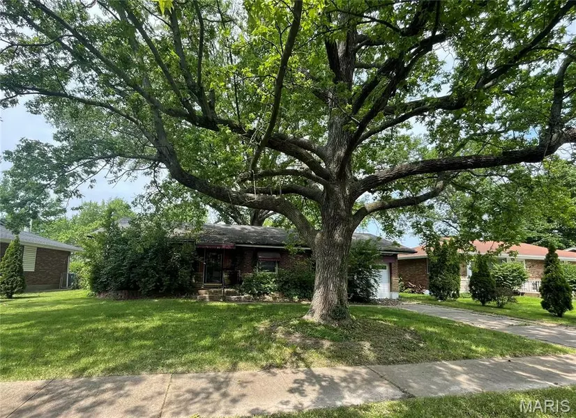 329 Kirk DR, Ferguson, MO 63135