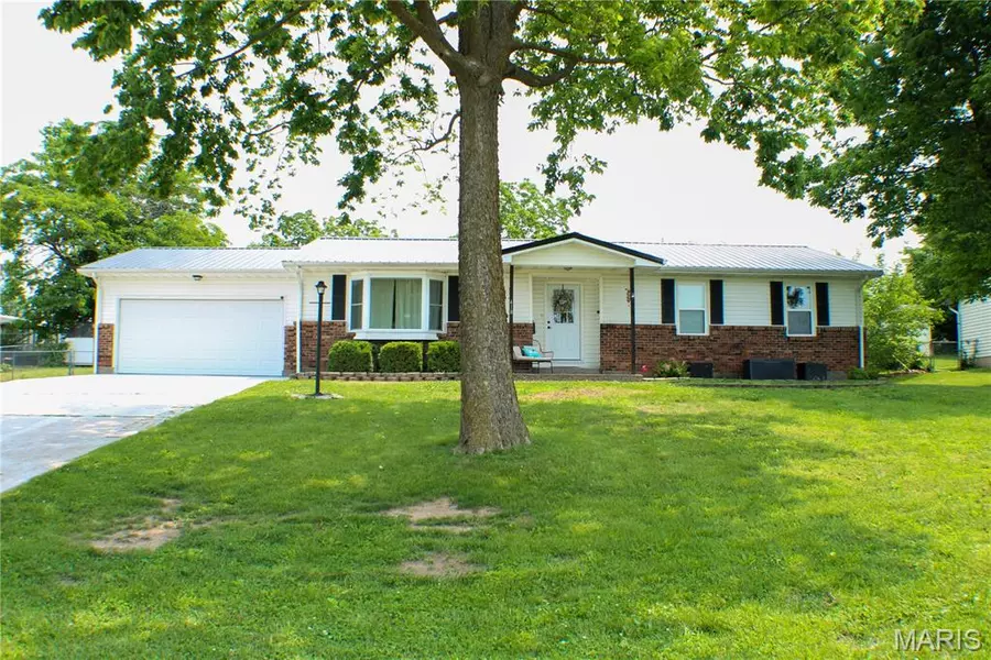 418 Quail Run RD, Iberia, MO 65486
