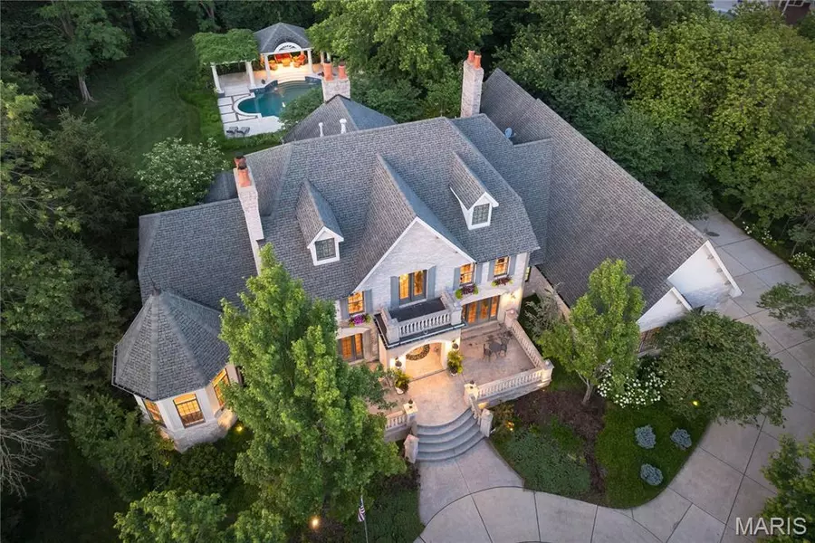 135 Ballas CT, Town And Country, MO 63131