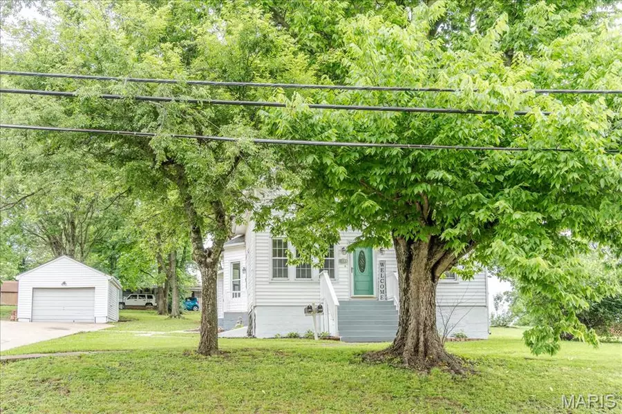 445 N Main ST, St Clair, MO 63077