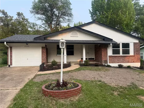 2542 Dukeland DR, Unincorporated, MO 63136