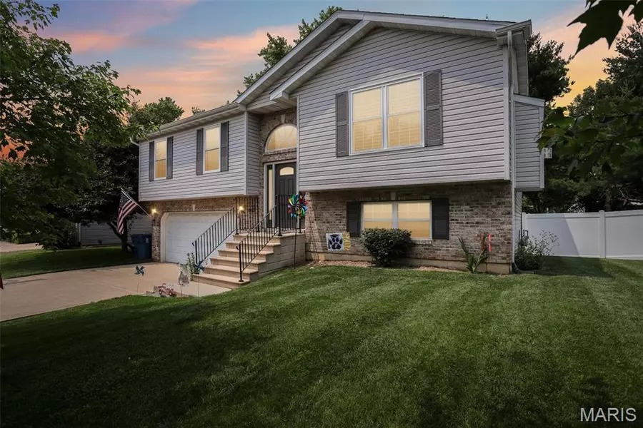 1460 Manchester DR, O'fallon, IL 62269