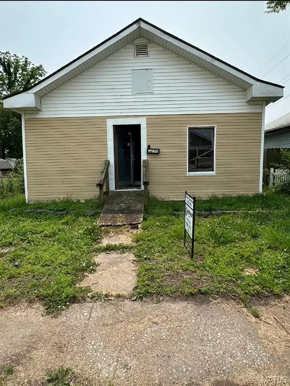 106 E Maple ST, Hartford, IL 62048