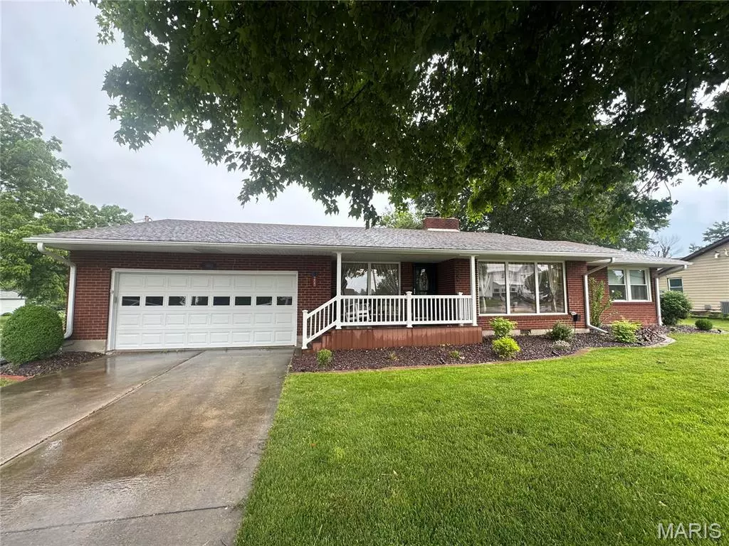 Shelbina, MO 63468,611 S Center