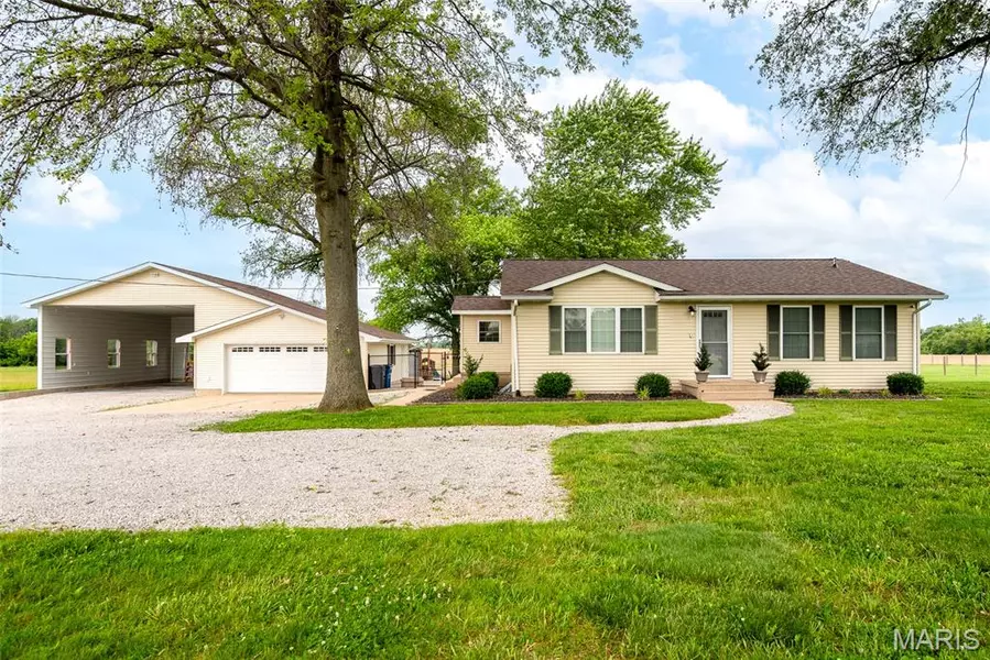 5839 State Route 4, Alhambra, IL 62001