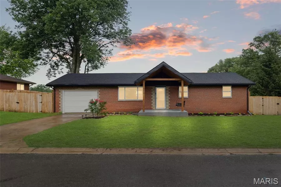 713 Fairway ST, Bethalto, IL 62010