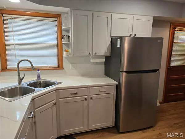 Carlyle, IL 62231,571 15th ST