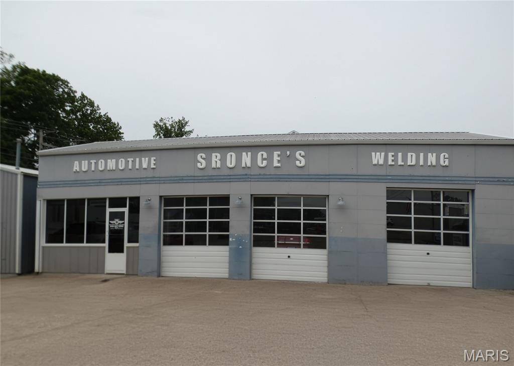 105 W Water ST, Pinckneyville, IL 62274