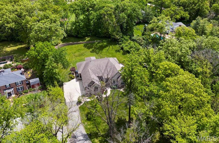 5 Watch Hill RD, Ladue, MO 63124