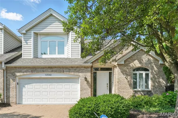 12542 Questover CT, Creve Coeur, MO 63141