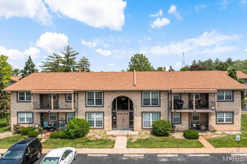 3159 Carefree LN #B, Florissant, MO 63033