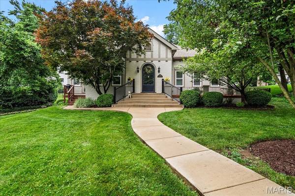 330 Chestnut AVE, Webster Groves, MO 63119