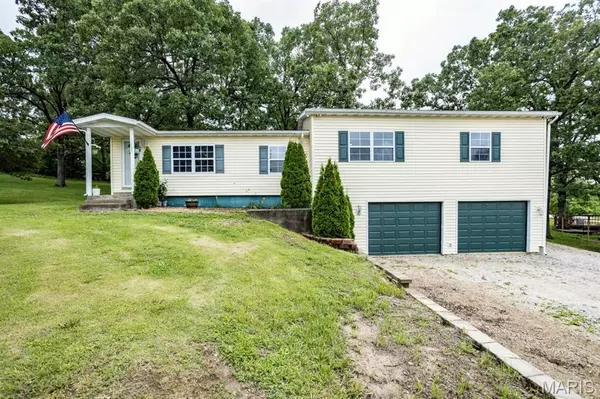 123 College ST, Crocker, MO 65452