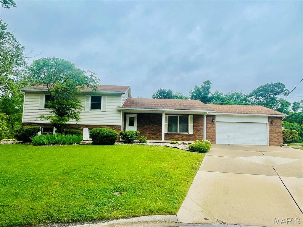 19 Carol Lee DR, East Alton, IL 62024