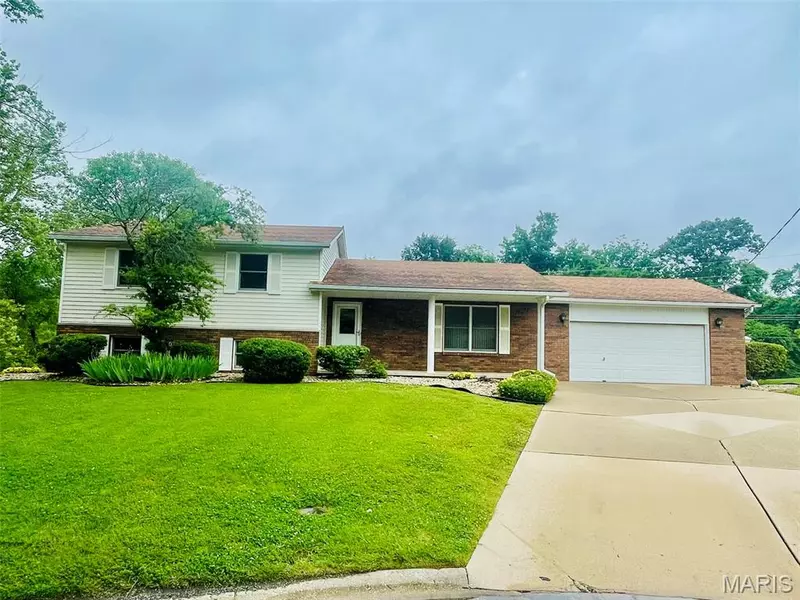 19 Carol Lee DR, East Alton, IL 62024