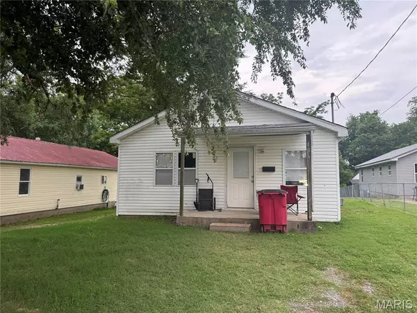 136 N 6th ST, Sikeston, MO 63780
