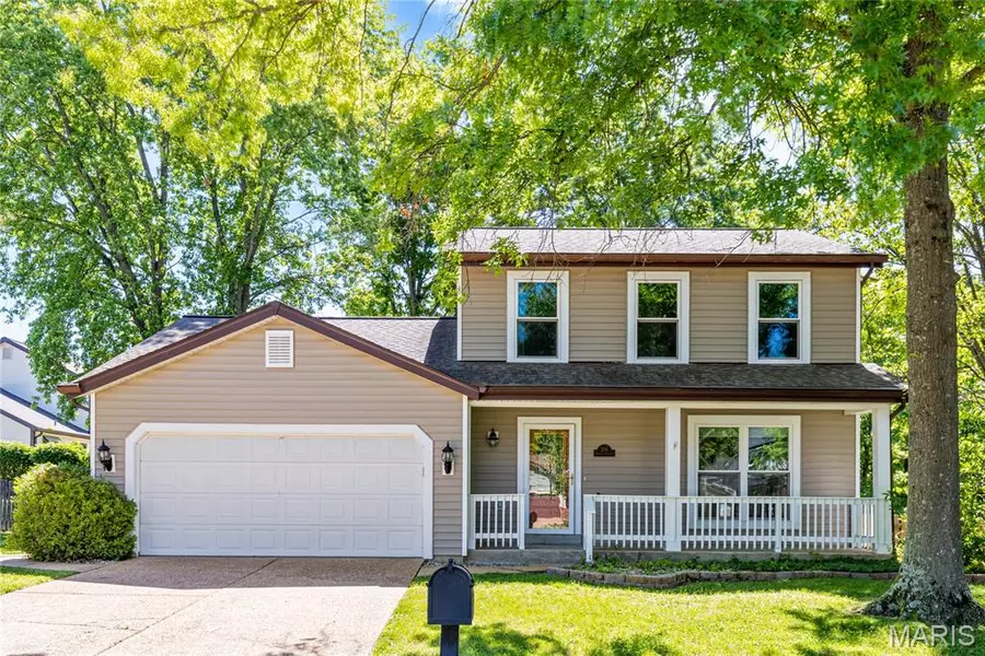 204 Oakwood Farms CT, Ballwin, MO 63021