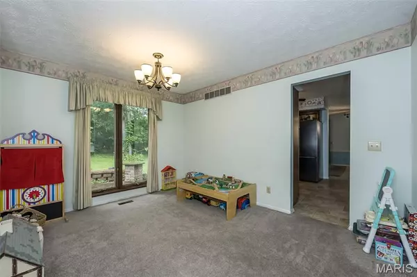 Glen Carbon, IL 62034,5 Shingle Oaks DR