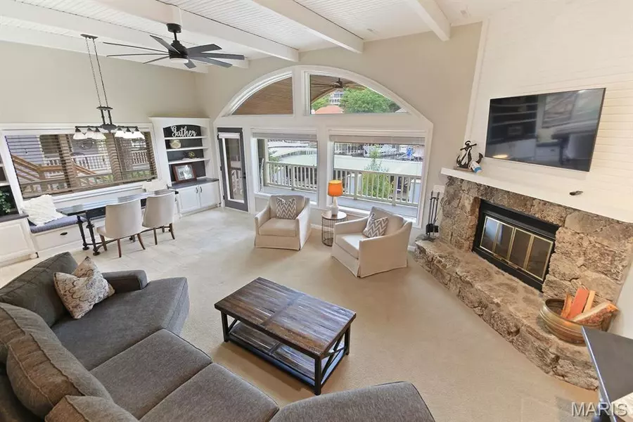 6620 Lake Point Dr #26, Osage Beach, MO 65065