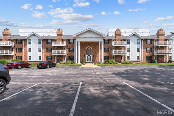 312 Clayton Crossing DR #301, Ellisville, MO 63011