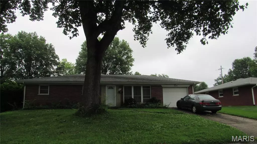 45 Briarwood DR, Belleville, IL 62223